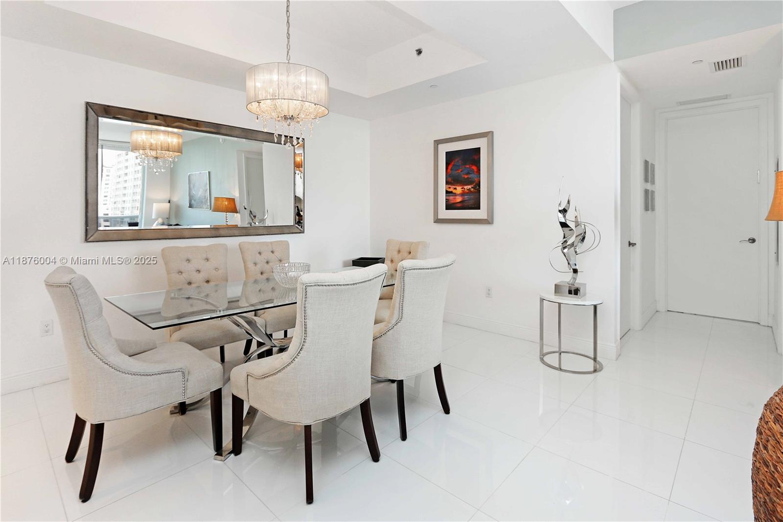 Ver detalles 705 2 / 2 1435 sq. ft. $ 2025-09-10 0 foto