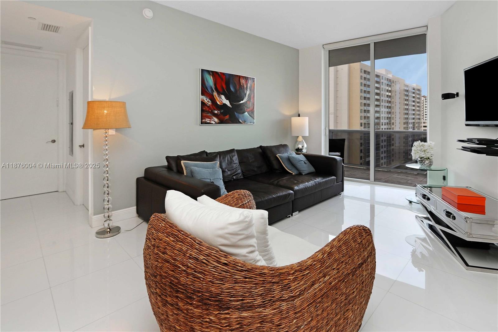 Ver detalles 705 2 / 2 1435 sq. ft. $ 2025-09-10 0 foto