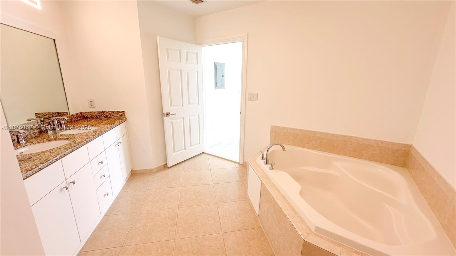 Photo of 3001 185th St  #317, Aventura, Florida, 33180 - 