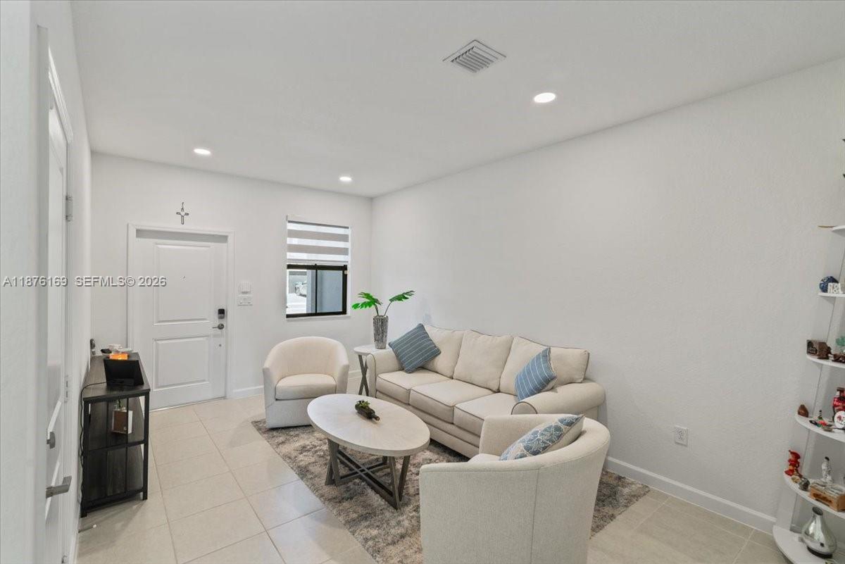 13378 3 / 3 1820 sq. ft. $ 2026-06-29 0 Photo