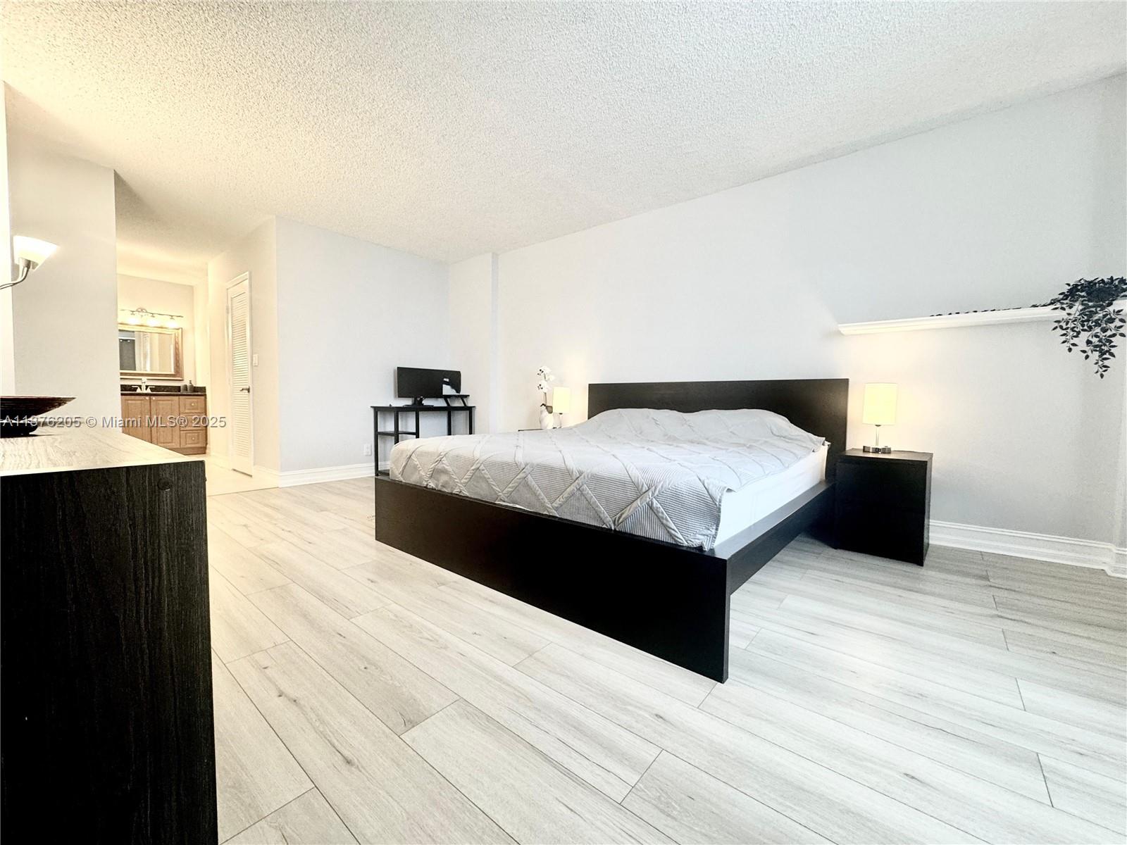 Photo of 3800 Ocean Dr  #525, Hollywood, Florida, 33019 - 