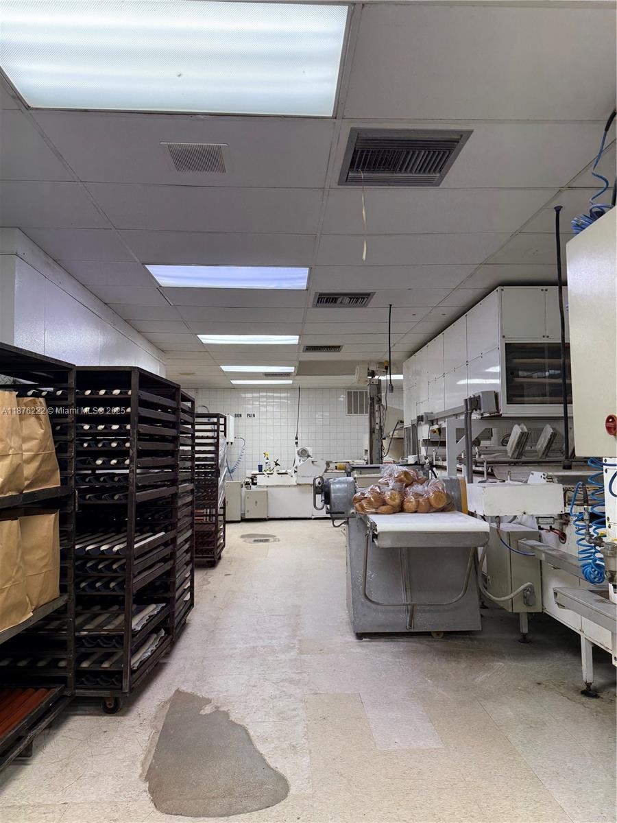 See details / sq. ft. $ 2025-09-25 0 Photo