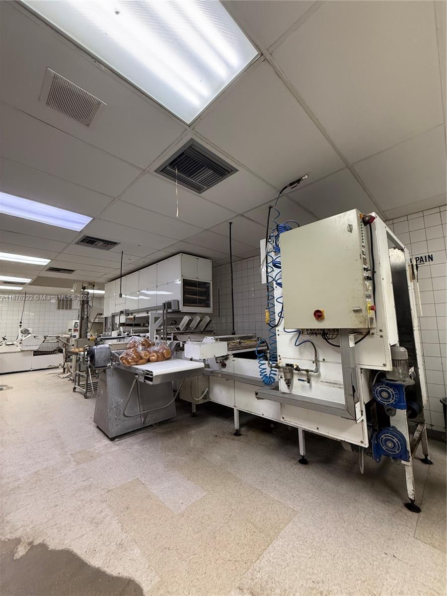 See details / sq. ft. $ 2025-09-25 0 Photo