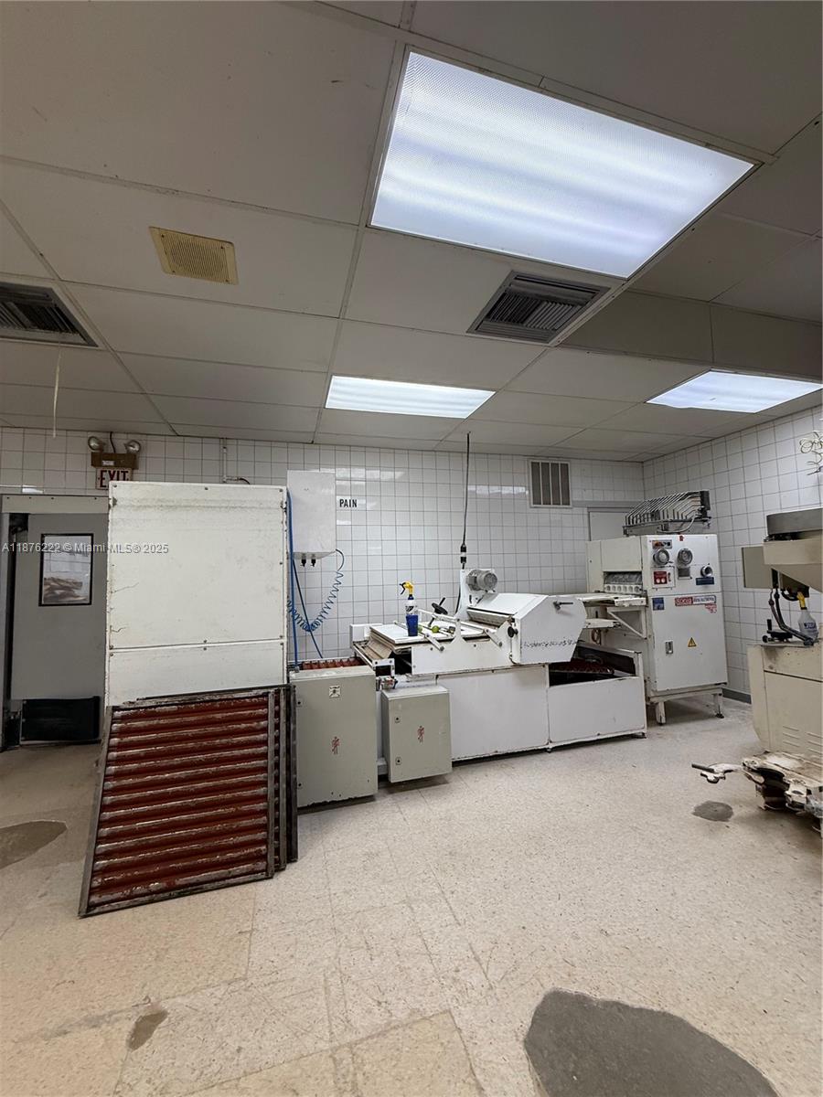 See details / sq. ft. $ 2025-09-25 0 Photo