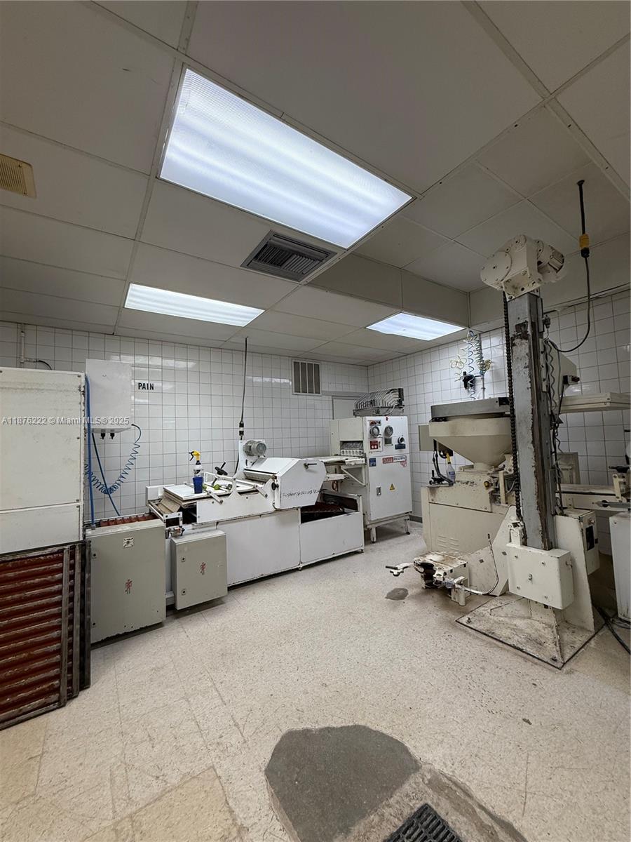 See details / sq. ft. $ 2025-09-25 0 Photo