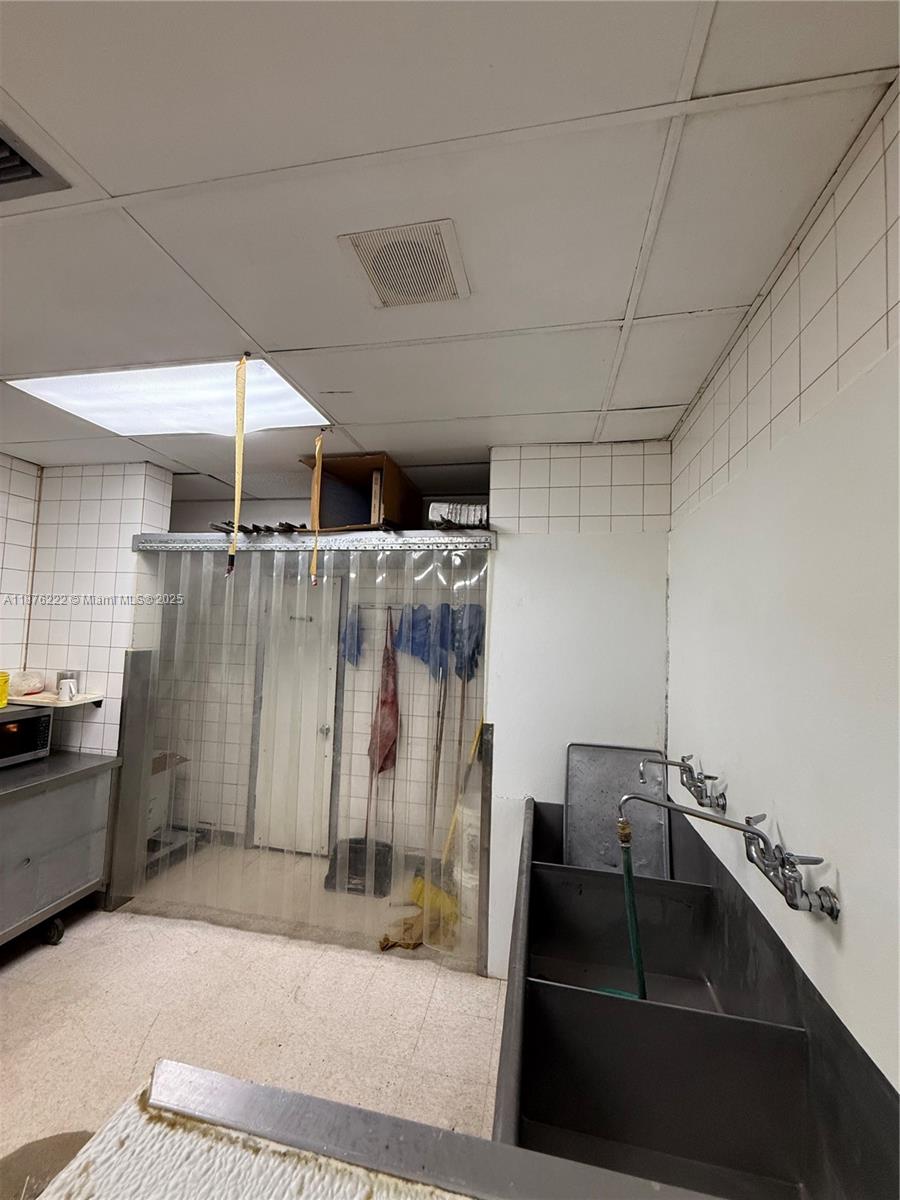 See details / sq. ft. $ 2025-09-25 0 Photo