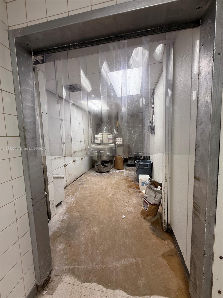 See details / sq. ft. $ 2025-09-25 0 Photo