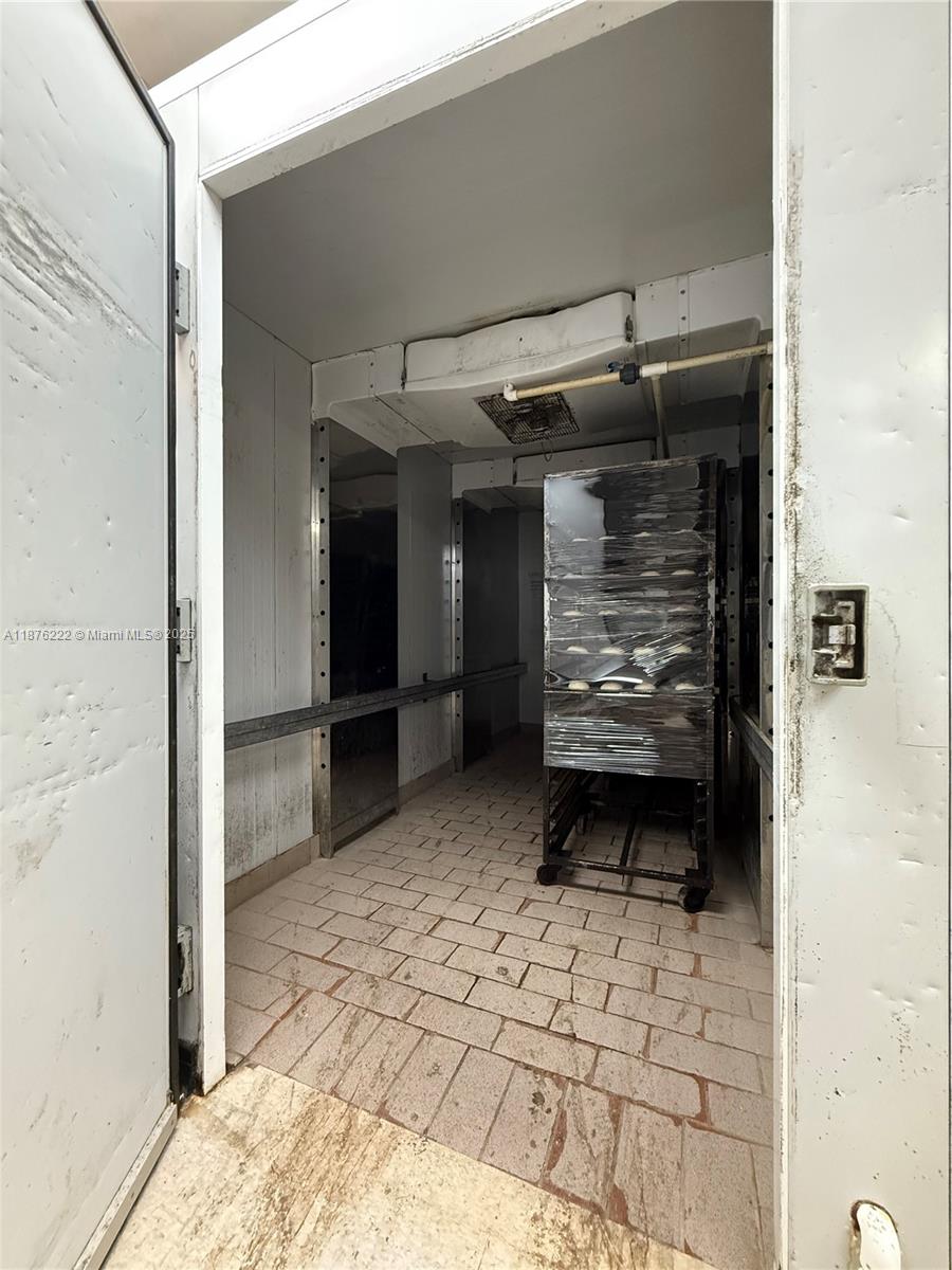 See details / sq. ft. $ 2025-09-25 0 Photo