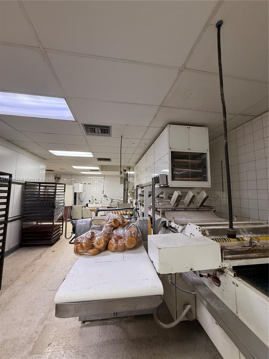 See details / sq. ft. $ 2025-09-25 0 Photo