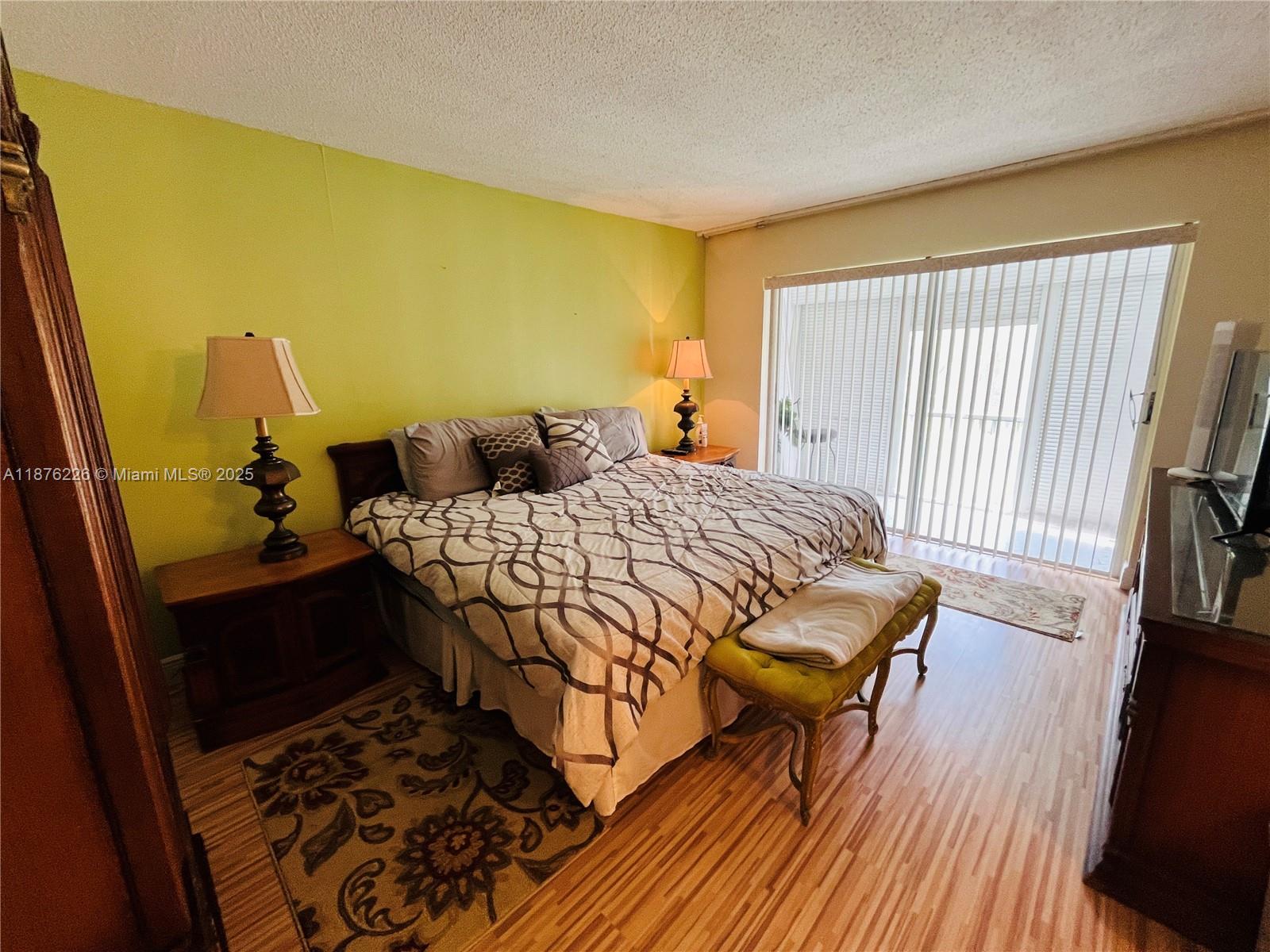 310 2 / 2 992 sq. ft. $ 2025-09-10 0 Photo