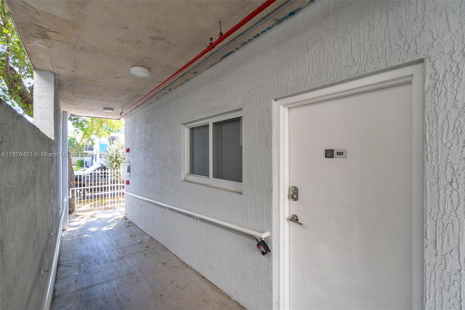   /   sq. ft. $ 2025-09-10 0 foto