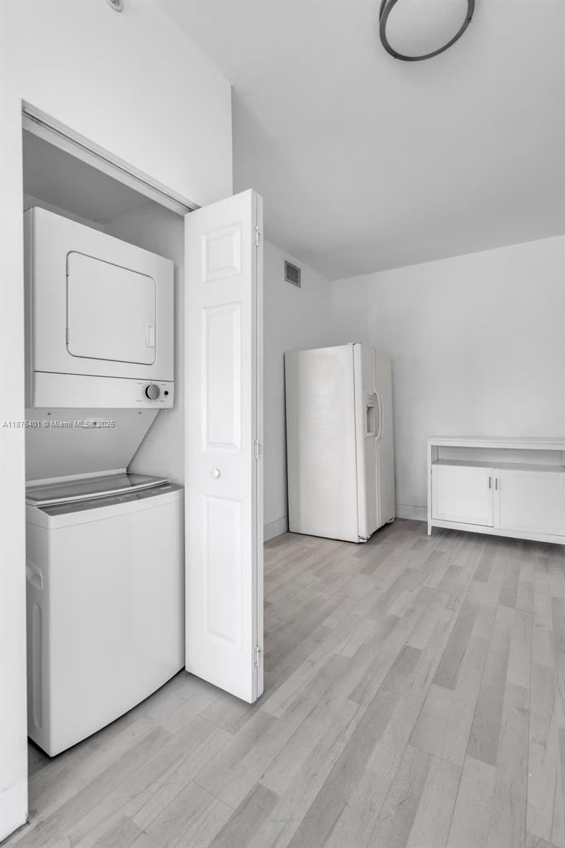  /   sq. ft. $ 2025-09-10 0 foto
