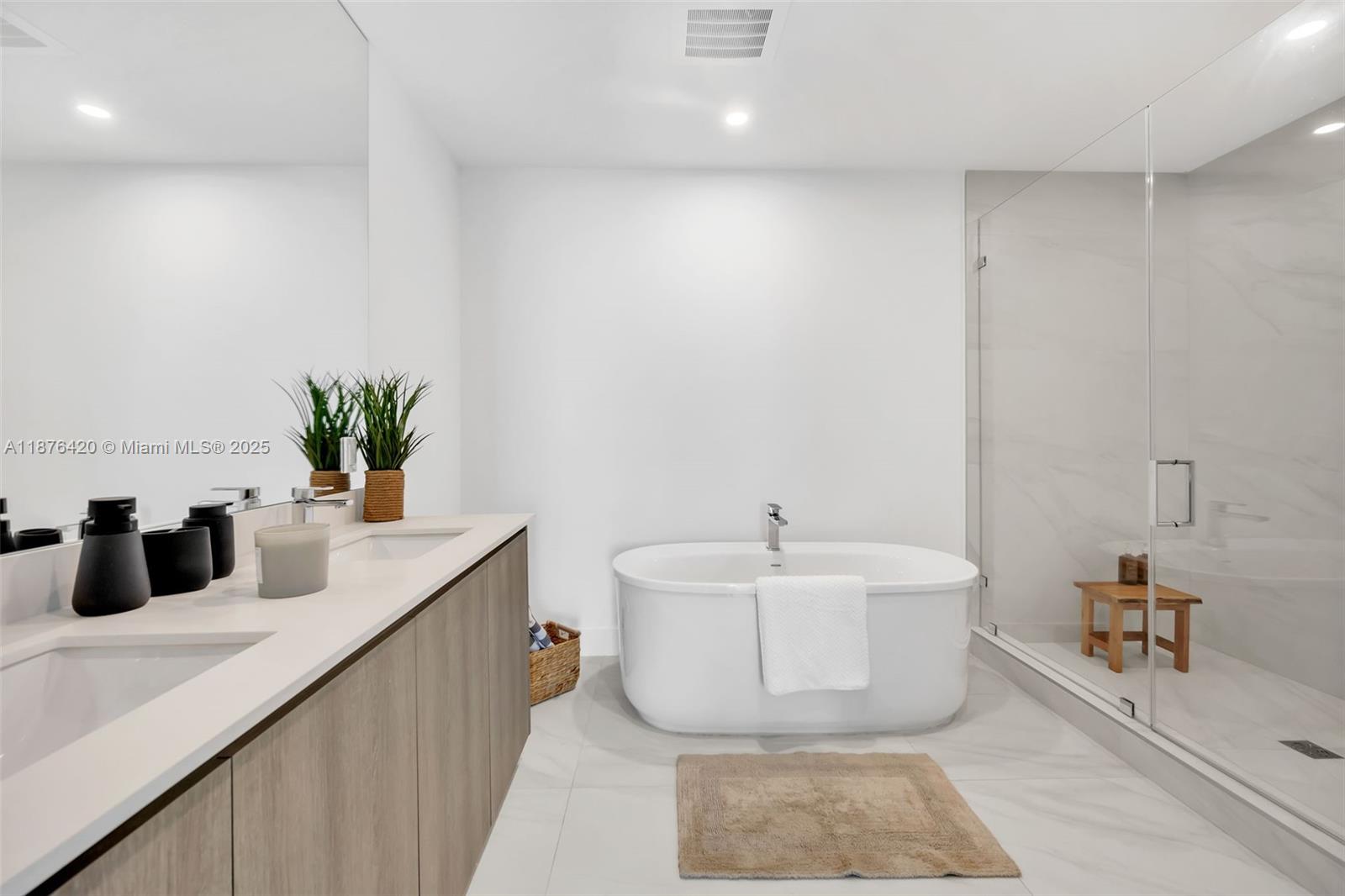 801 3 / 4 2100 sq. ft. $ 2025-09-10 0 Photo