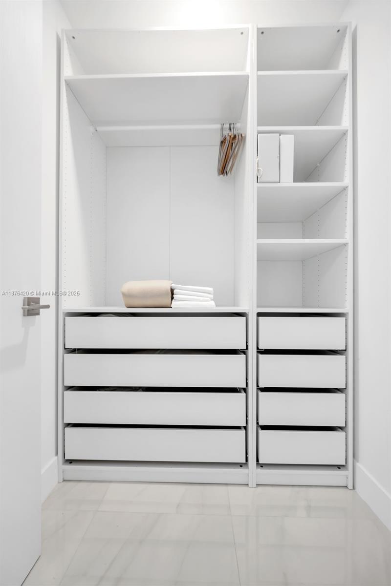 801 3 / 4 2100 sq. ft. $ 2025-09-10 0 Photo