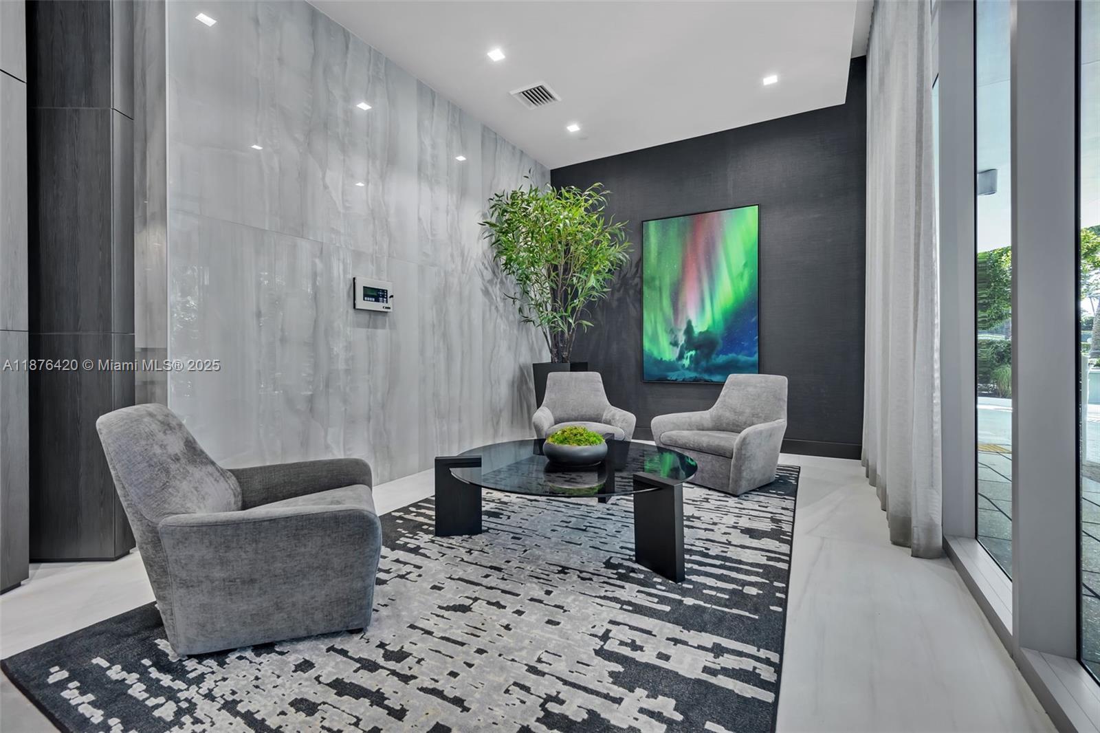 801 3 / 4 2100 sq. ft. $ 2025-09-10 0 Photo