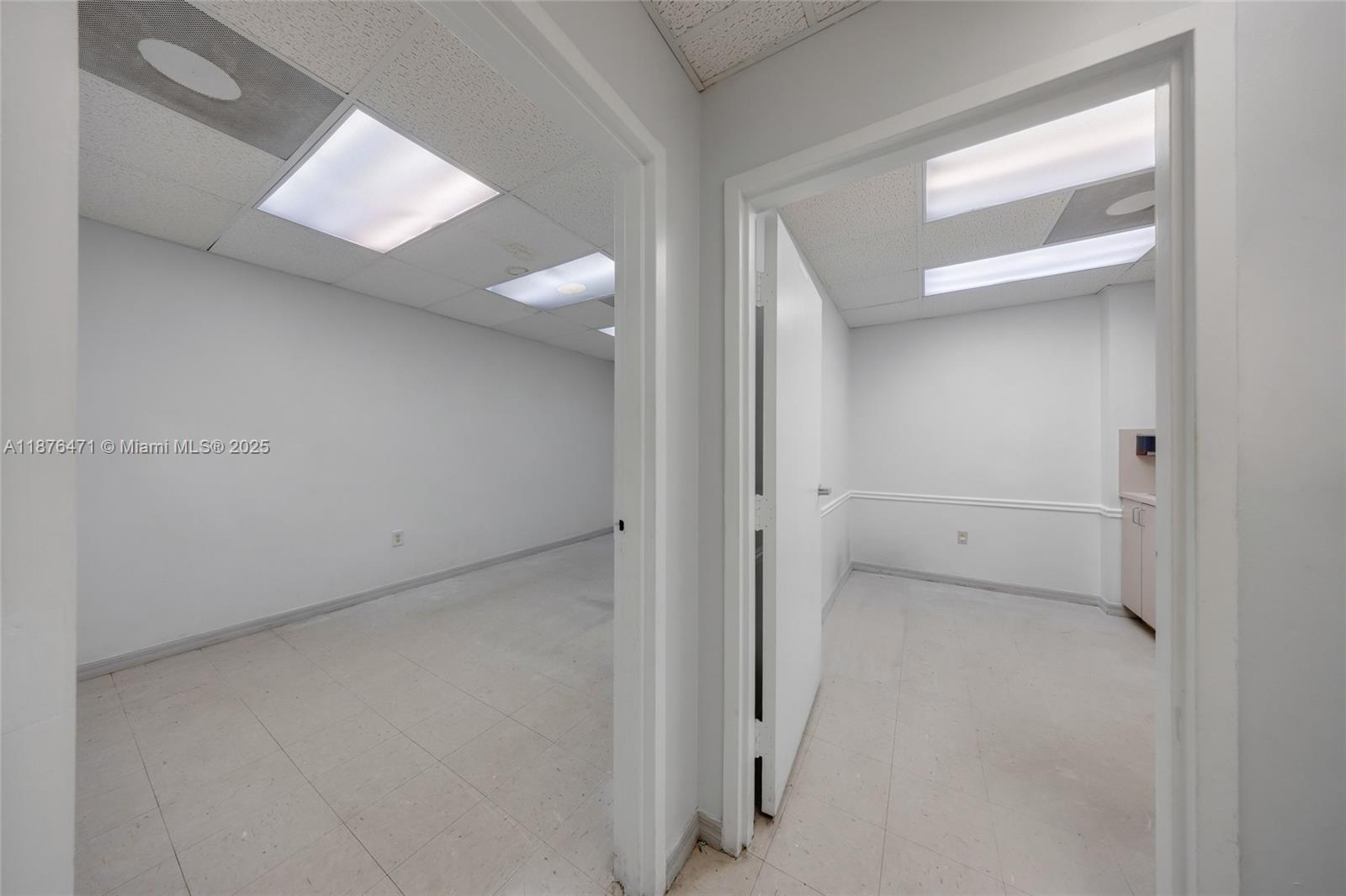   /   кв.футов $ 2025-09-10 0 Фото