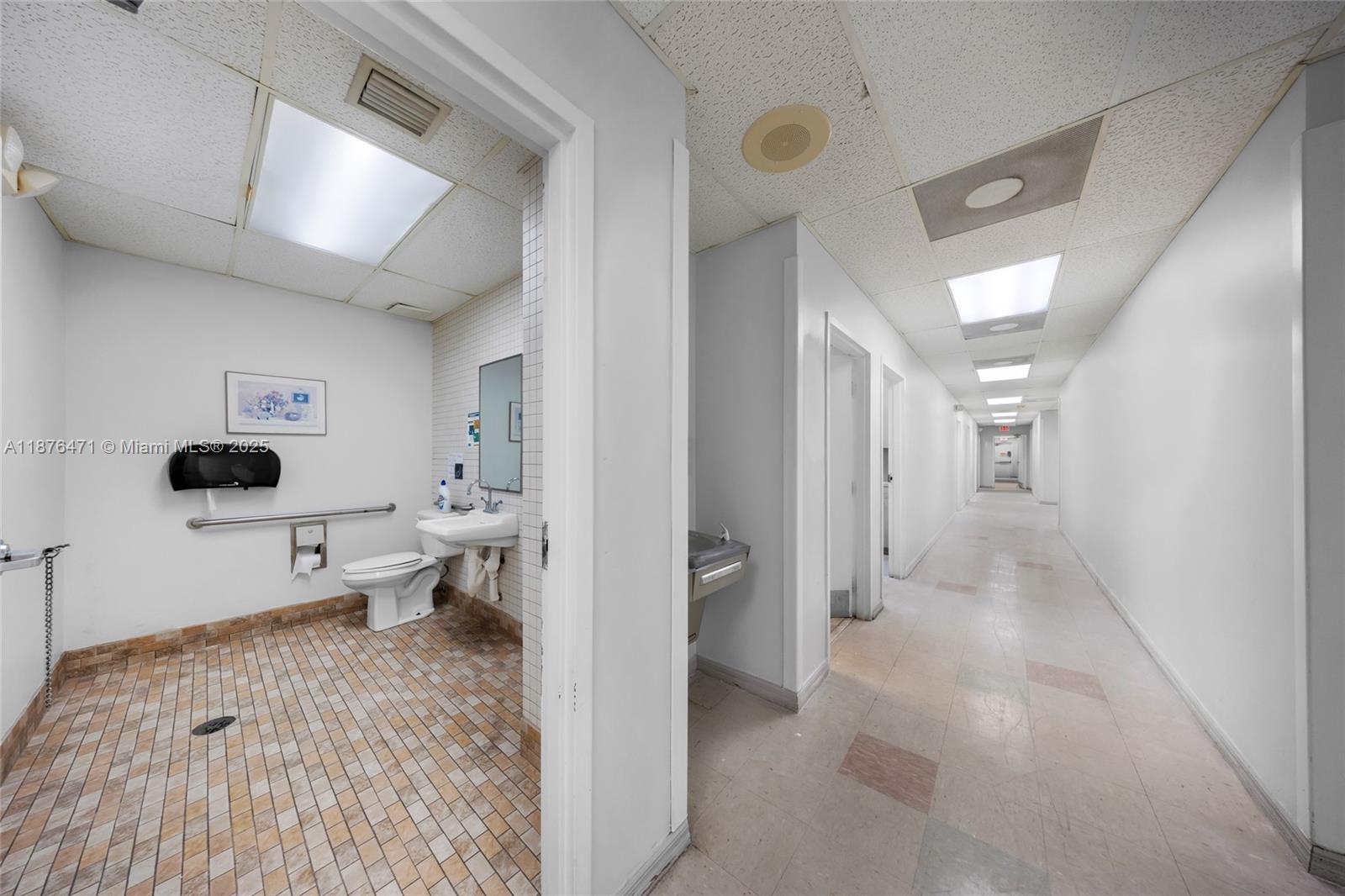   /   кв.футов $ 2025-09-10 0 Фото