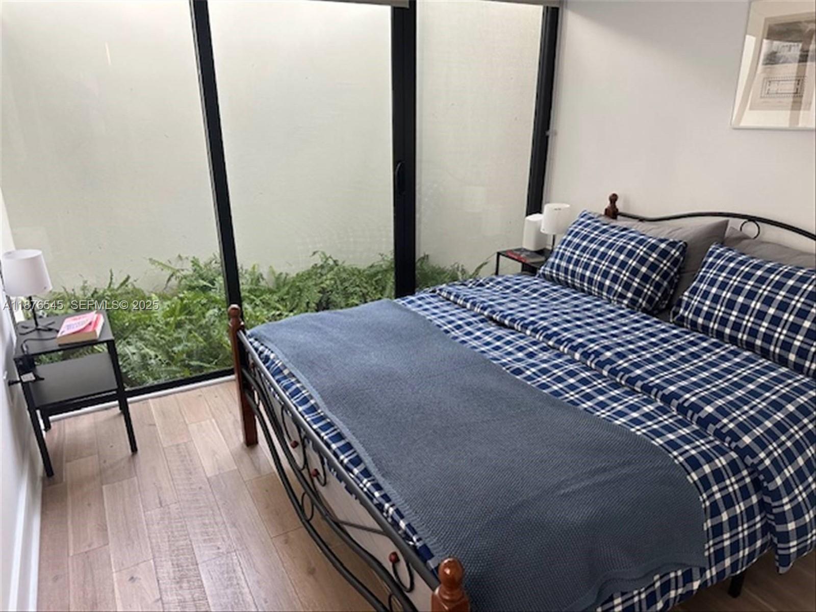   /  2600 кв.футов $ 2025-12-31 0 Фото