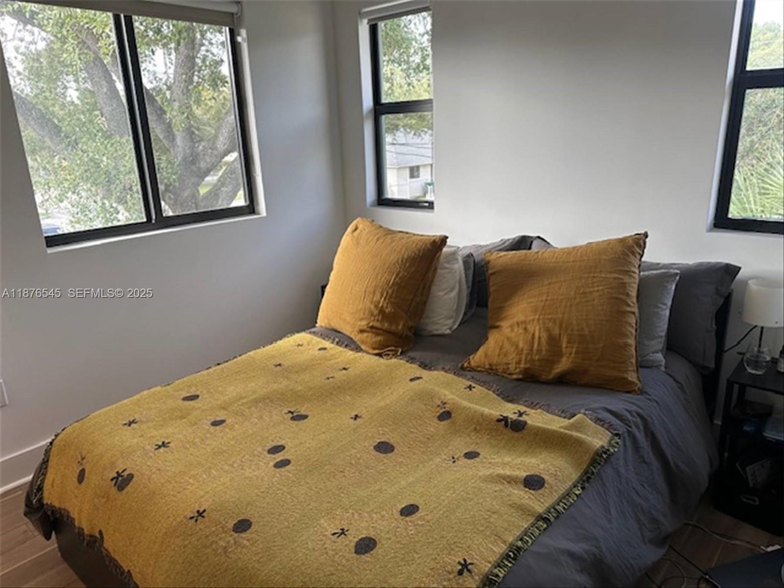   /  2600 кв.футов $ 2025-12-31 0 Фото