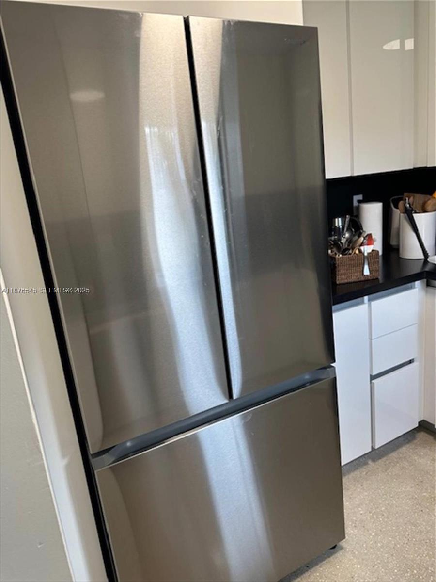   /  2600 кв.футов $ 2025-12-31 0 Фото