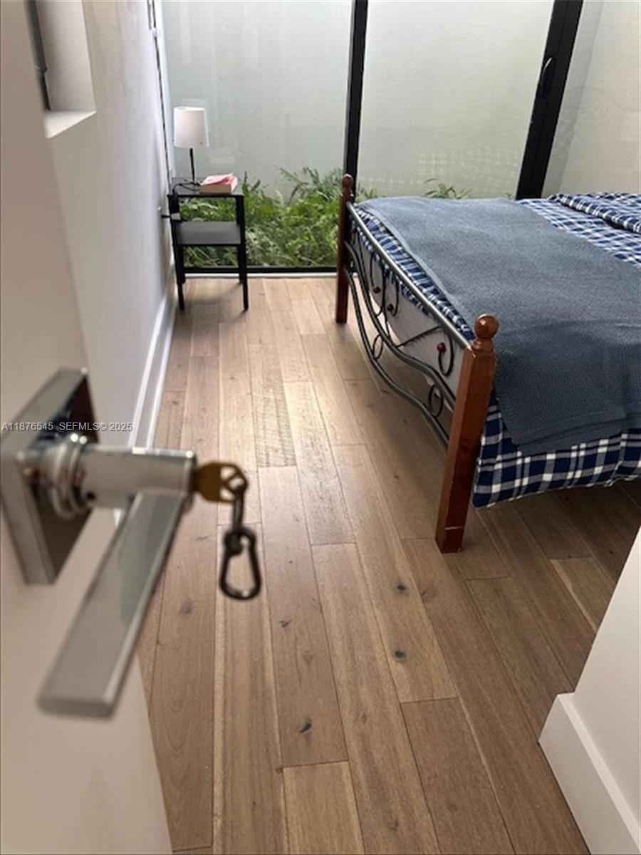   /  2600 кв.футов $ 2025-12-31 0 Фото