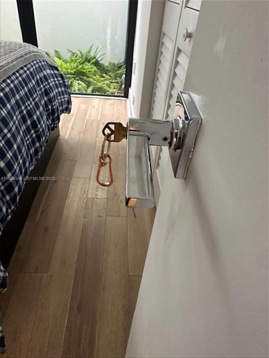   /  2600 кв.футов $ 2025-12-31 0 Фото