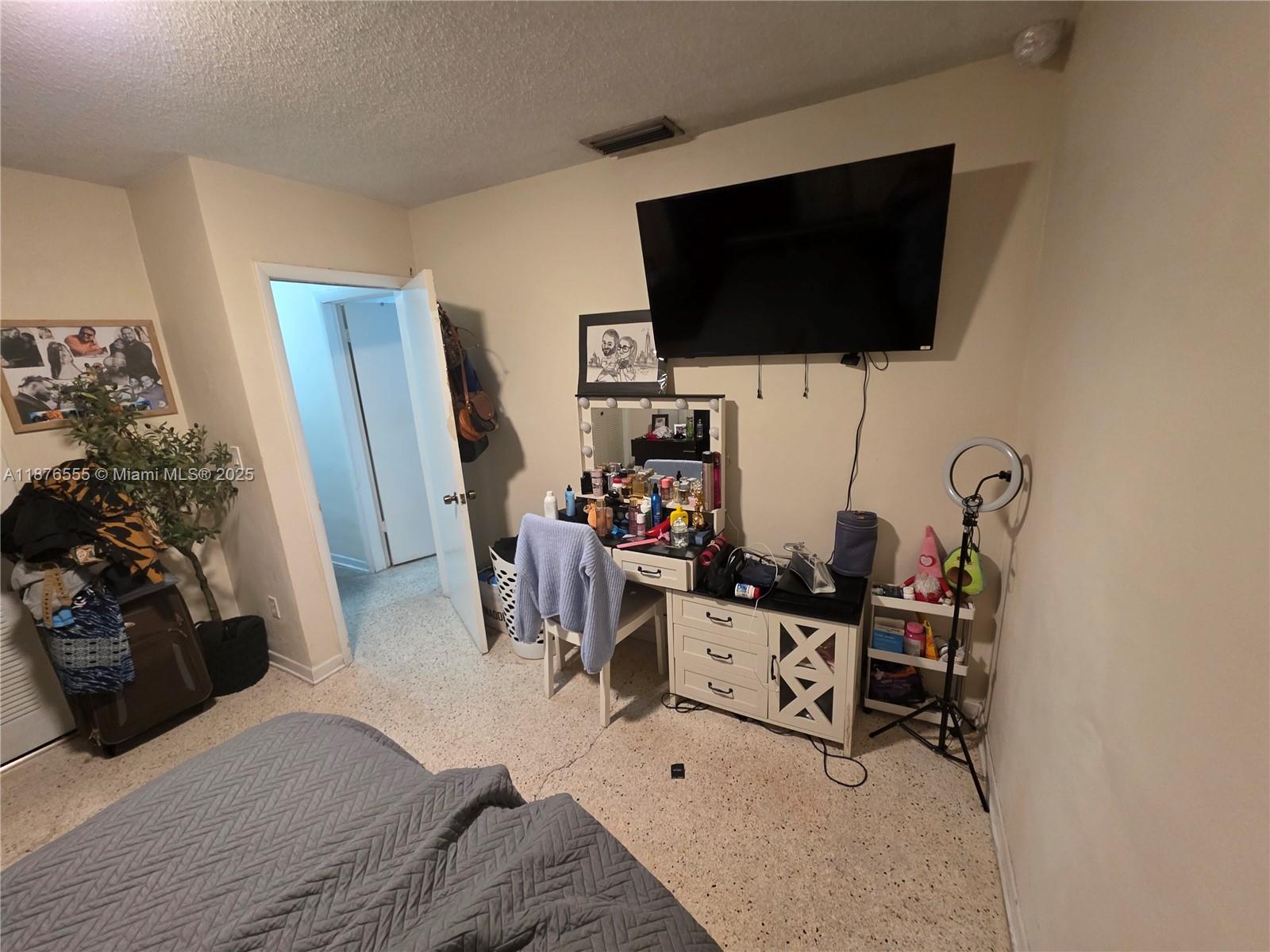 See details / 2388 sq. ft. $ 2025-09-11 0 Photo