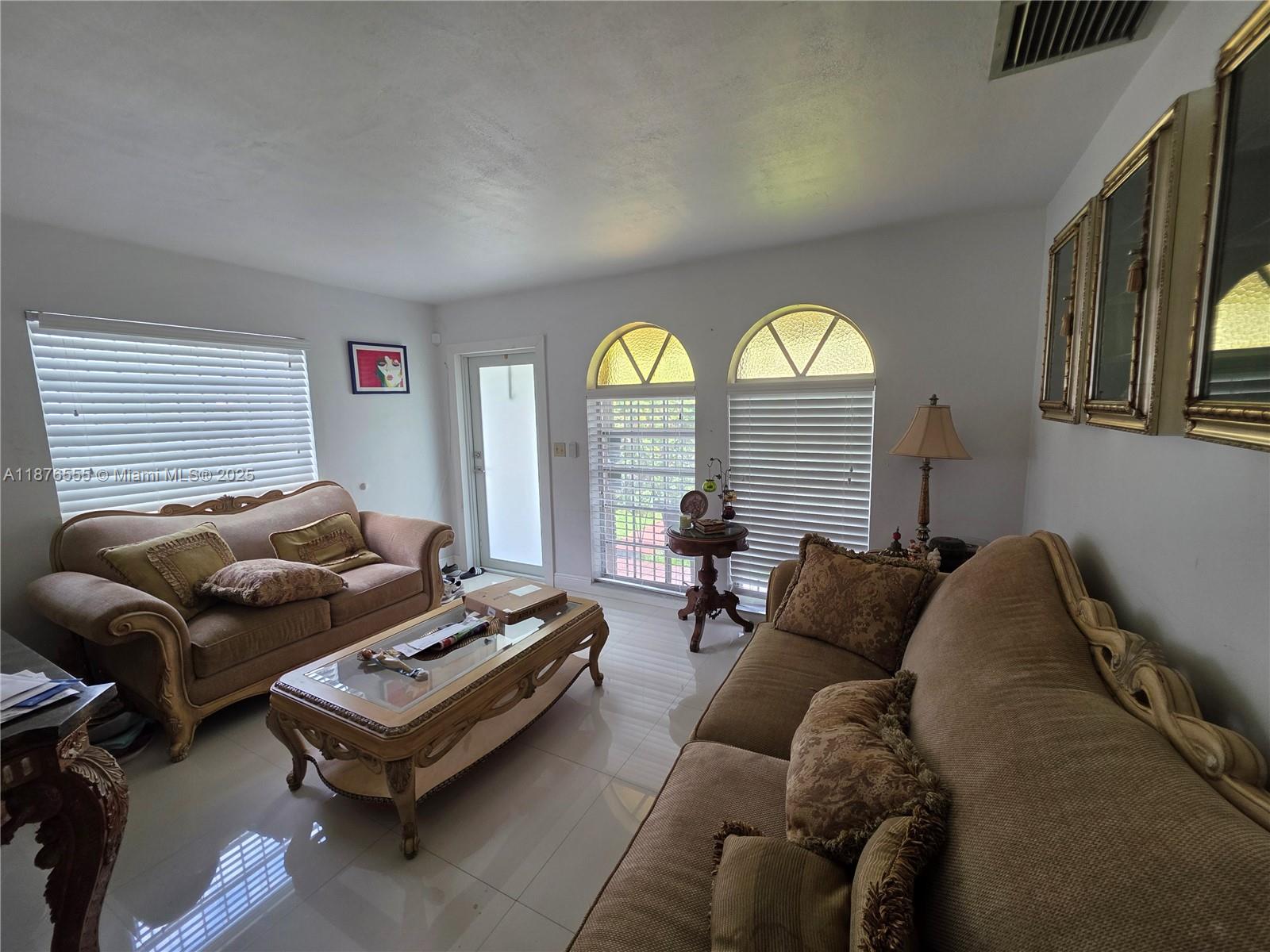 See details / 2388 sq. ft. $ 2025-09-11 0 Photo