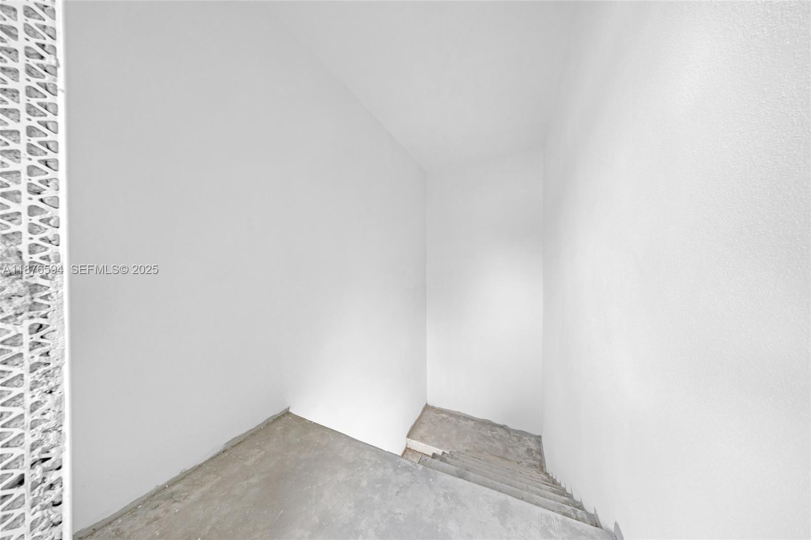   /   sq. ft. $ 2025-09-11 0 foto