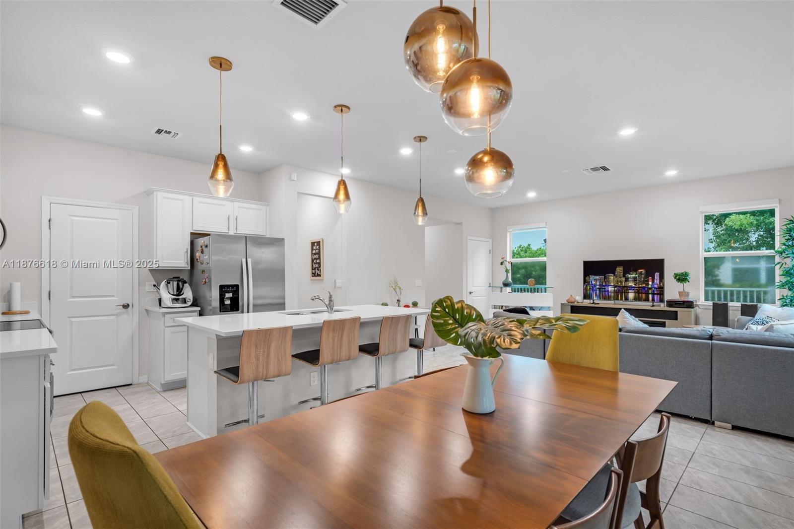 See details 4754 3 / 3 1769 sq. ft. $ 2025-09-11 0 Photo