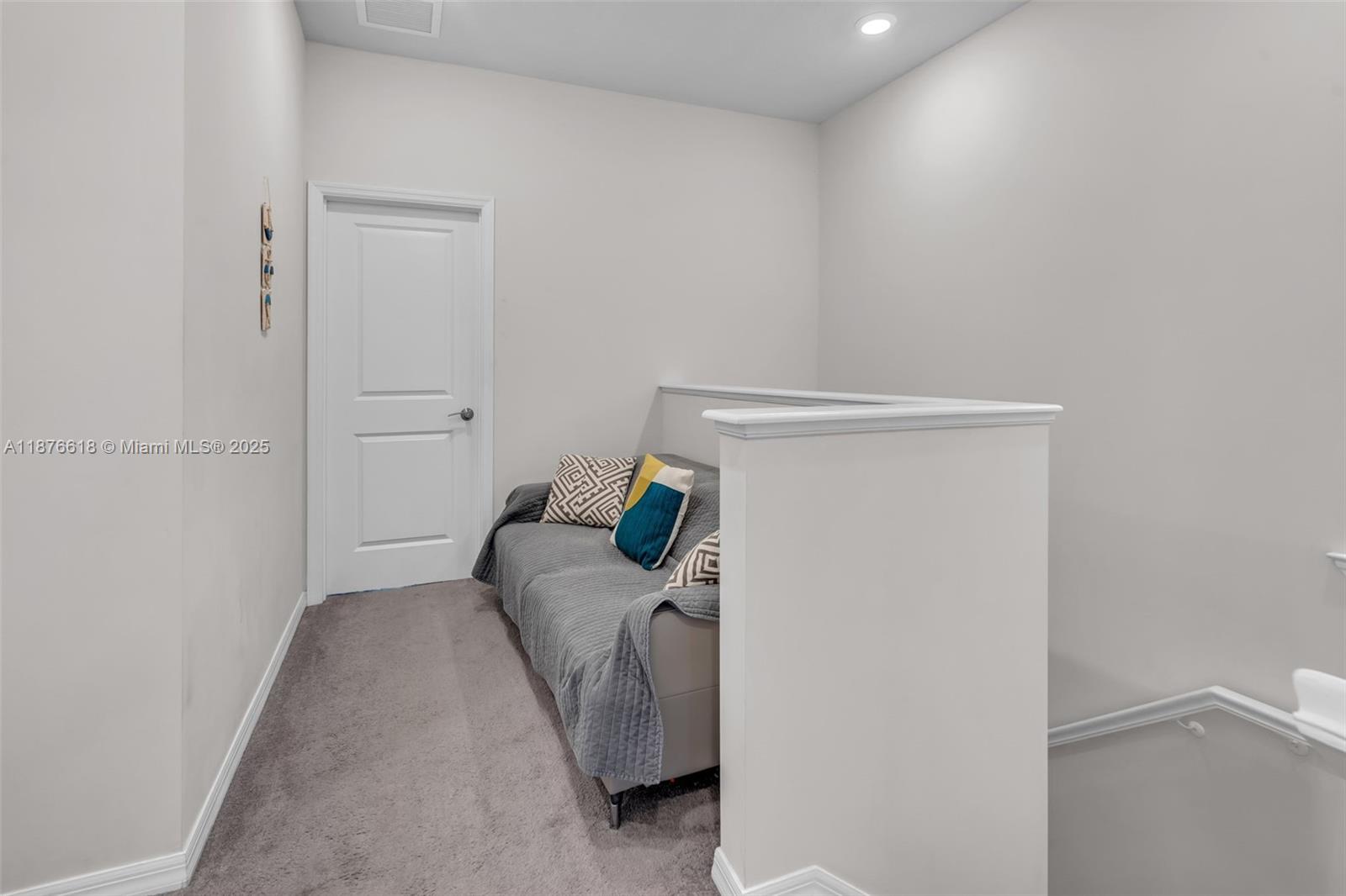 See details 4754 3 / 3 1769 sq. ft. $ 2025-09-11 0 Photo