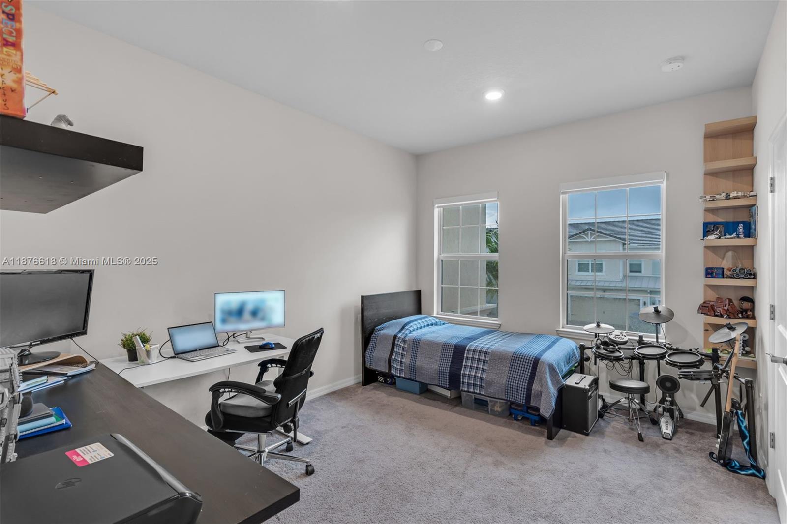 See details 4754 3 / 3 1769 sq. ft. $ 2025-09-11 0 Photo