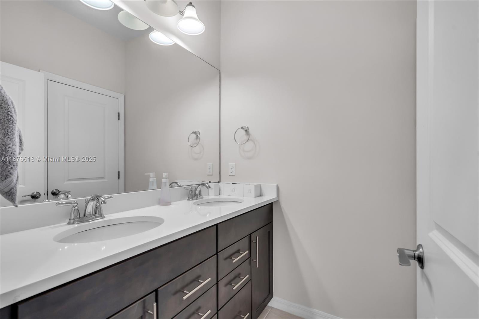 See details 4754 3 / 3 1769 sq. ft. $ 2025-09-11 0 Photo