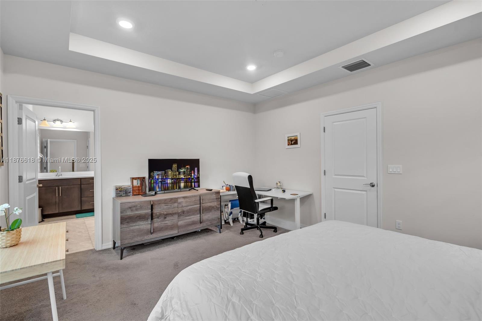 See details 4754 3 / 3 1769 sq. ft. $ 2025-09-11 0 Photo