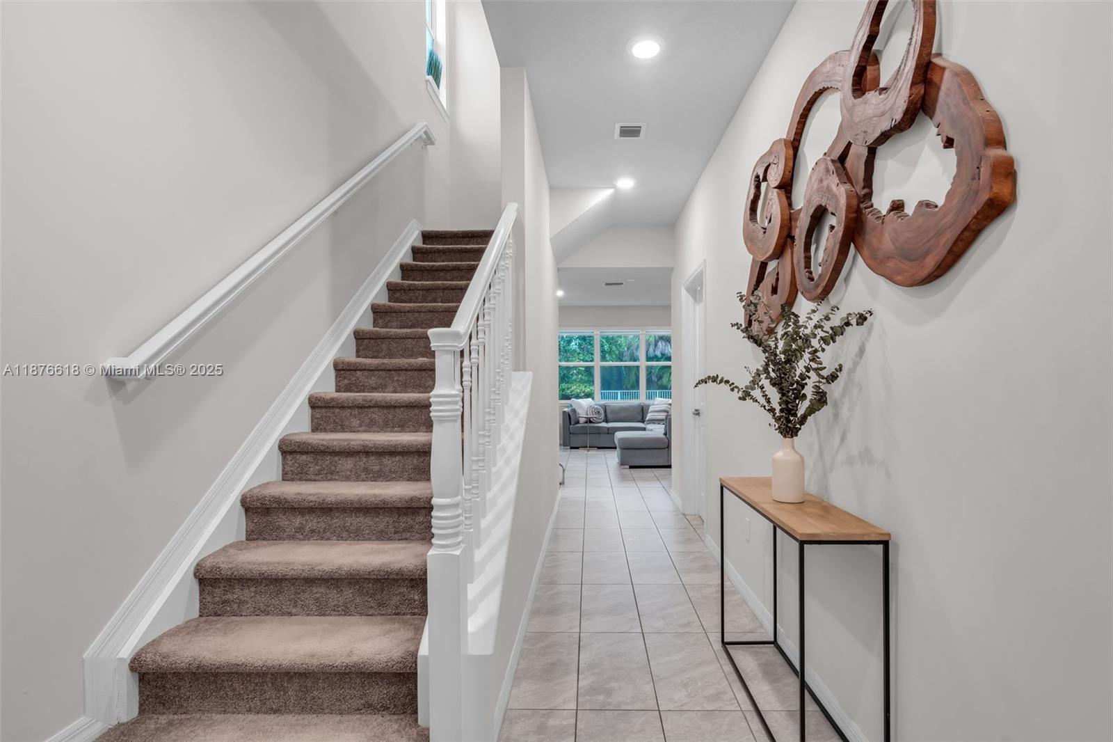 See details 4754 3 / 3 1769 sq. ft. $ 2025-09-11 0 Photo