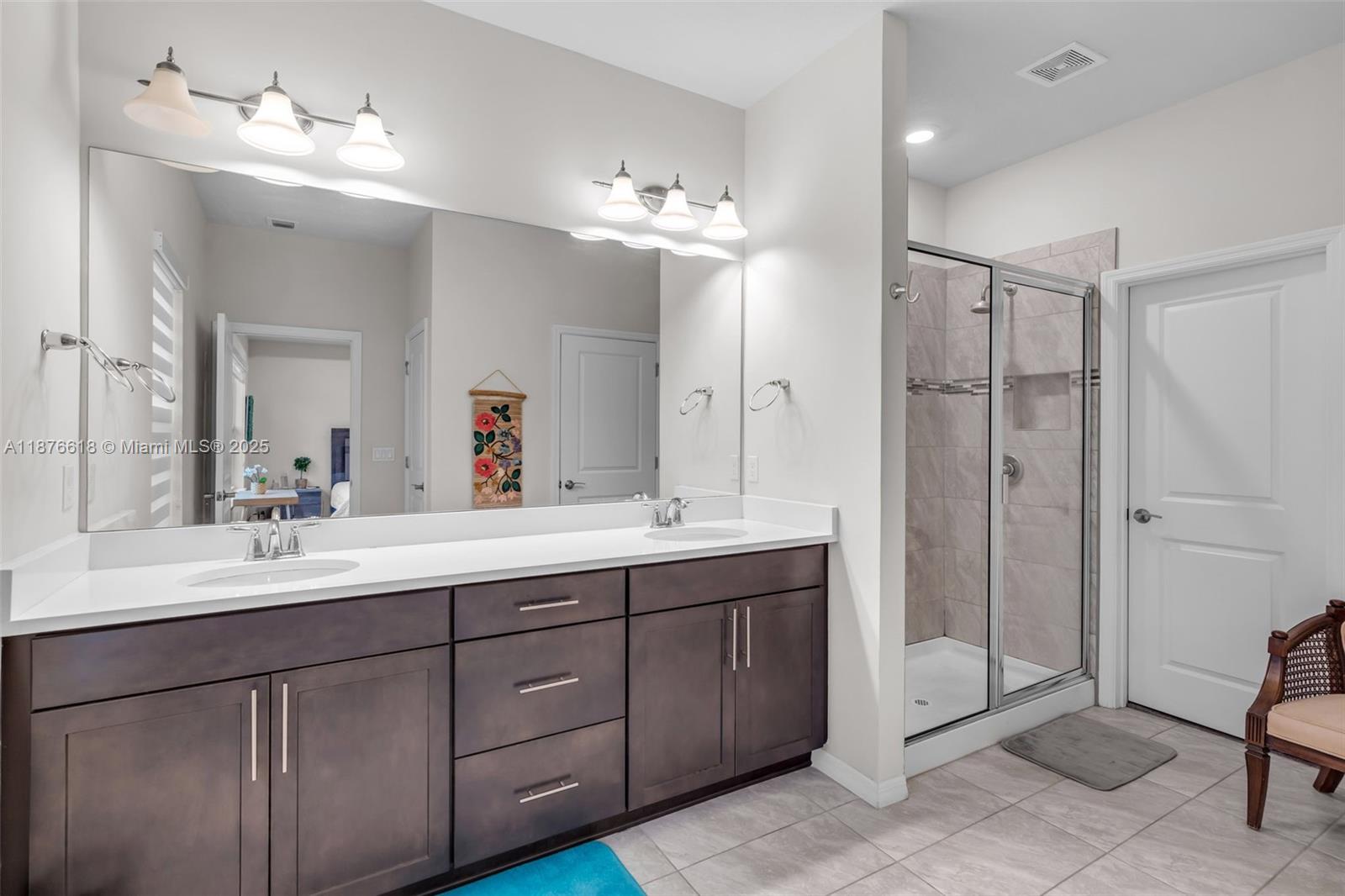 See details 4754 3 / 3 1769 sq. ft. $ 2025-09-11 0 Photo