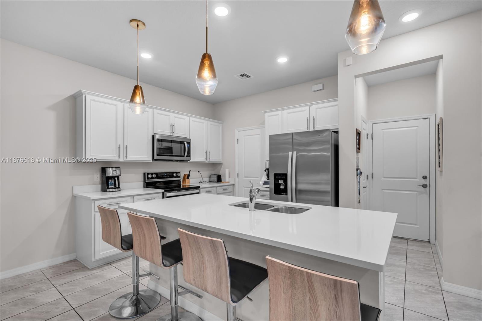 See details 4754 3 / 3 1769 sq. ft. $ 2025-09-11 0 Photo