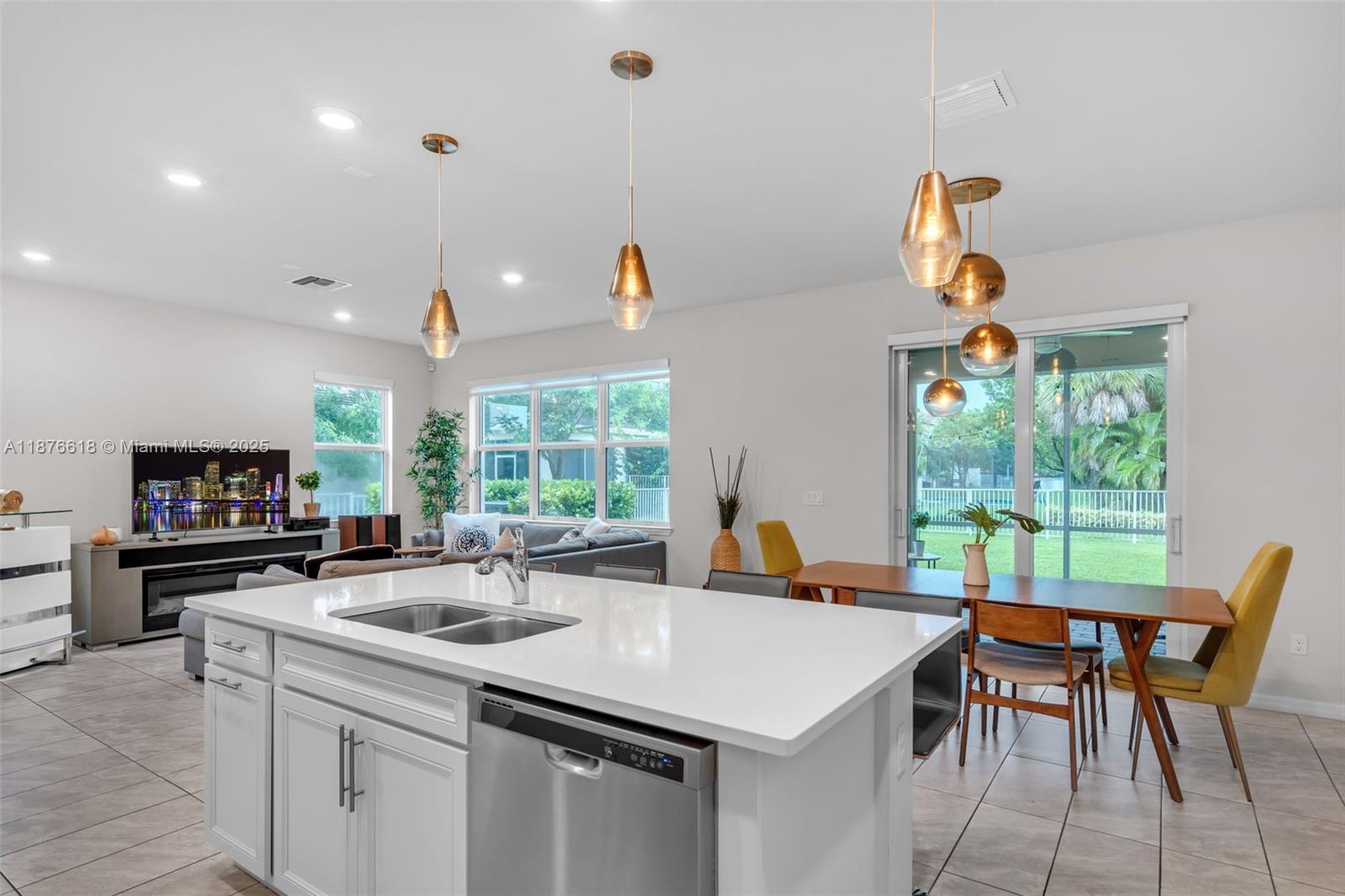 See details 4754 3 / 3 1769 sq. ft. $ 2025-09-11 0 Photo
