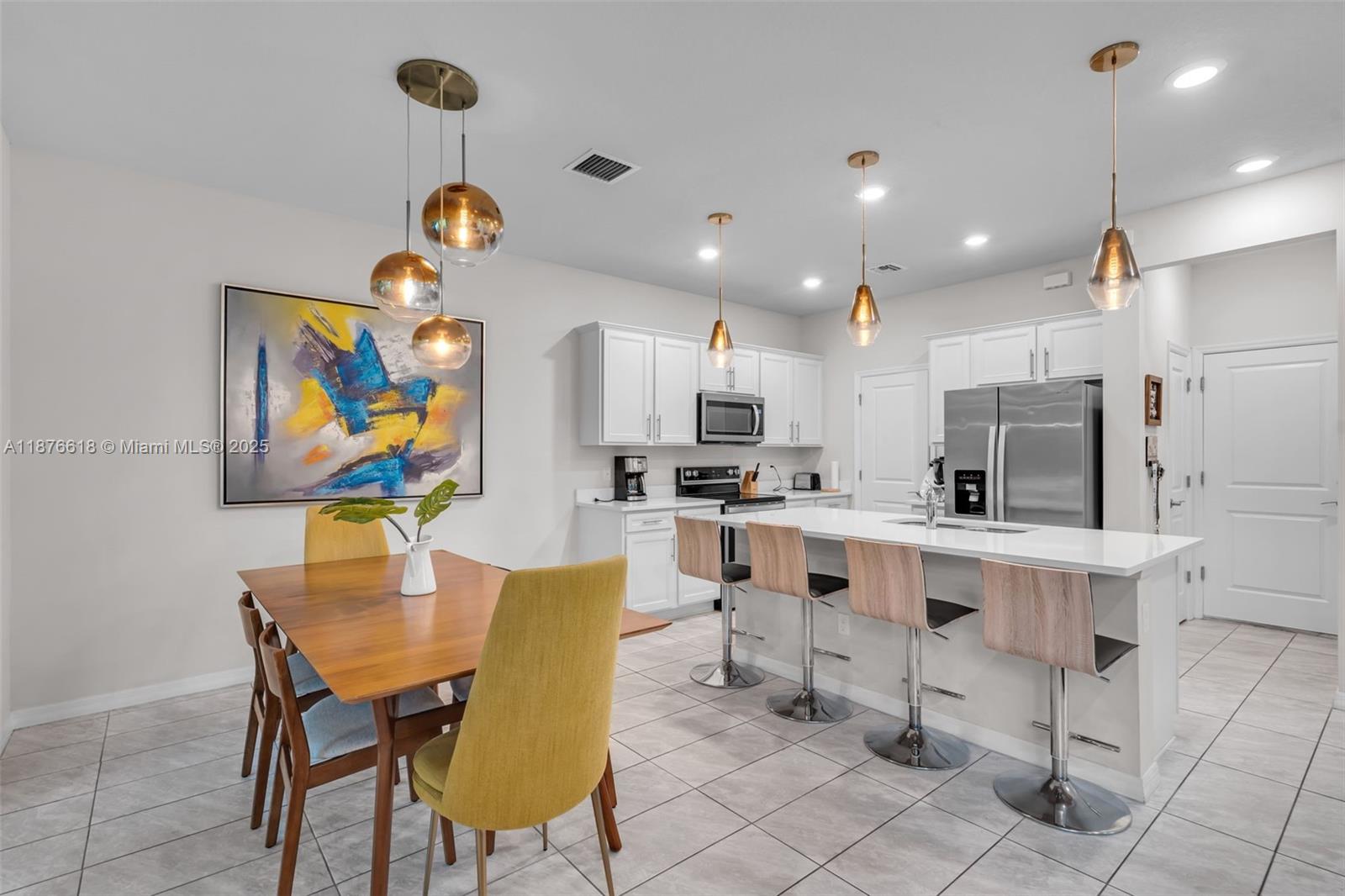 See details 4754 3 / 3 1769 sq. ft. $ 2025-09-11 0 Photo