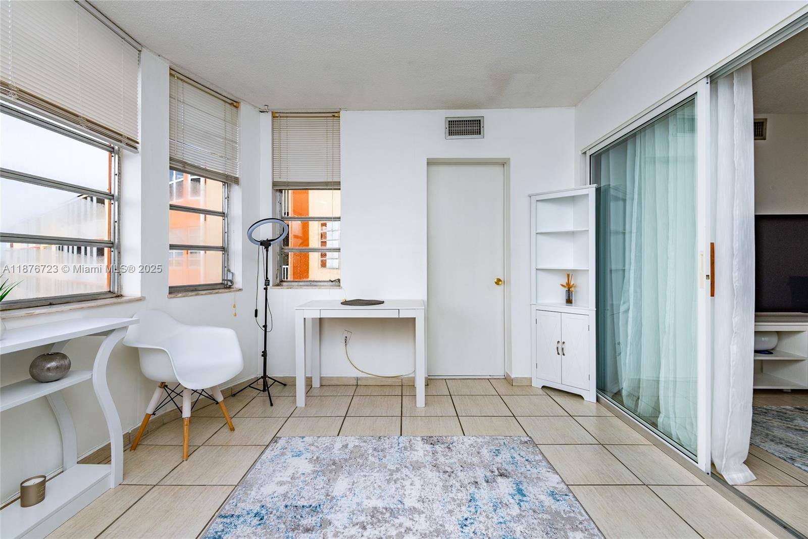 708-2 1 / 2 1036 sq. ft. $ 2025-09-11 0 Photo