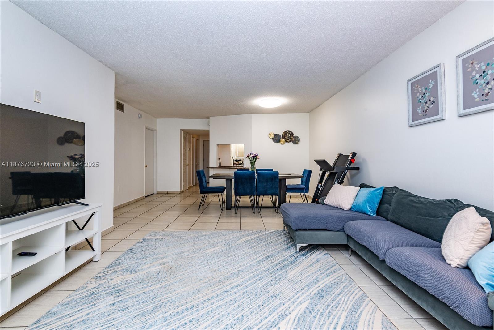 708-2 1 / 2 1036 sq. ft. $ 2025-09-11 0 Photo
