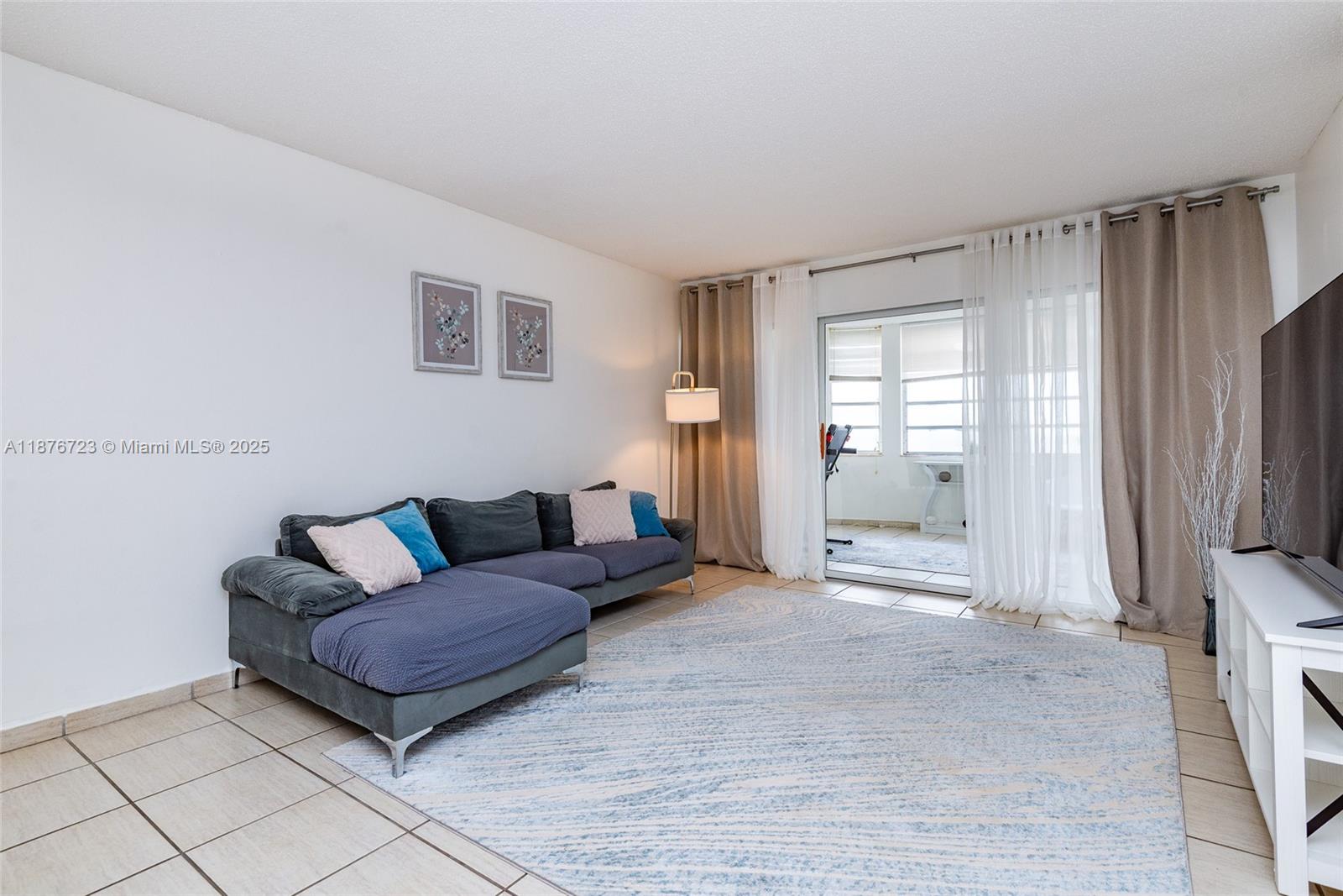 708-2 1 / 2 1036 sq. ft. $ 2025-09-11 0 Photo