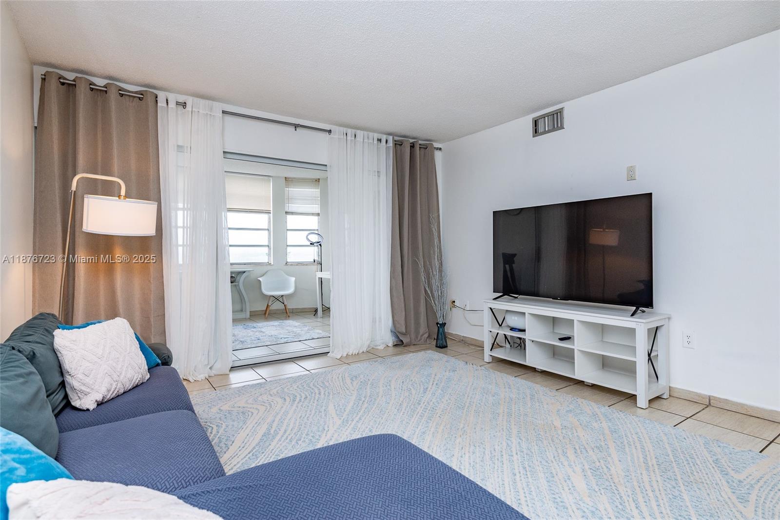 708-2 1 / 2 1036 sq. ft. $ 2025-09-11 0 Photo