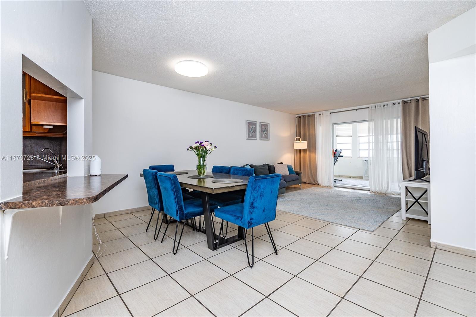 708-2 1 / 2 1036 sq. ft. $ 2025-09-11 0 Photo