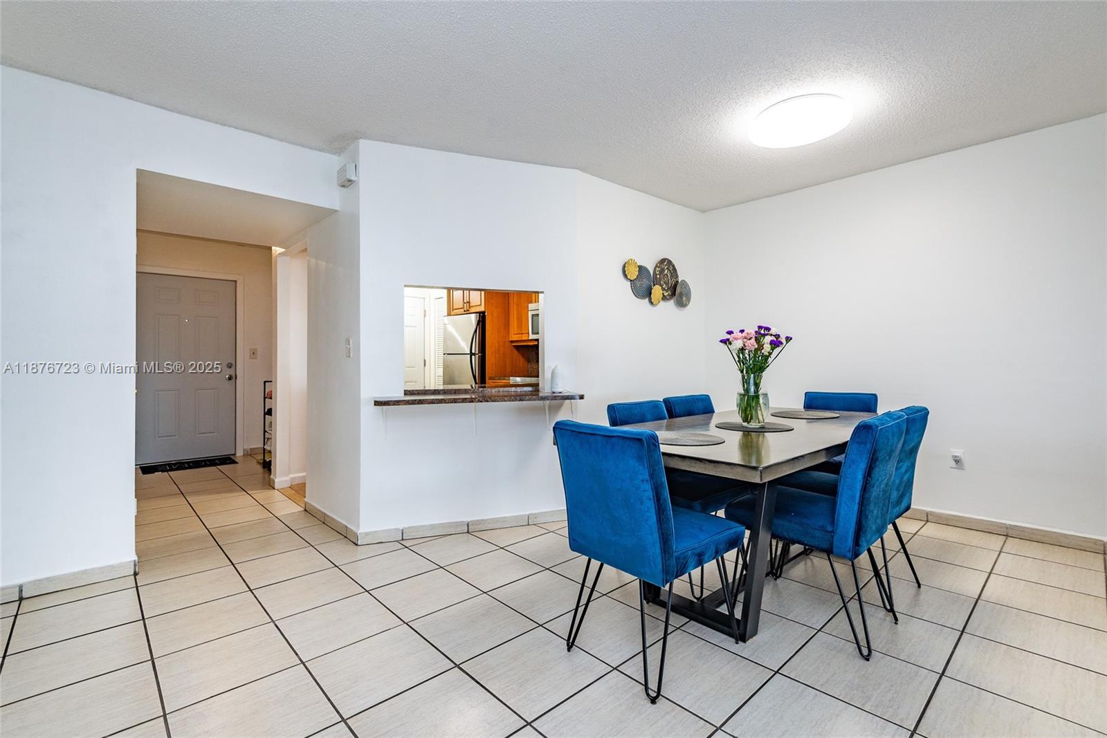 708-2 1 / 2 1036 sq. ft. $ 2025-09-11 0 Photo
