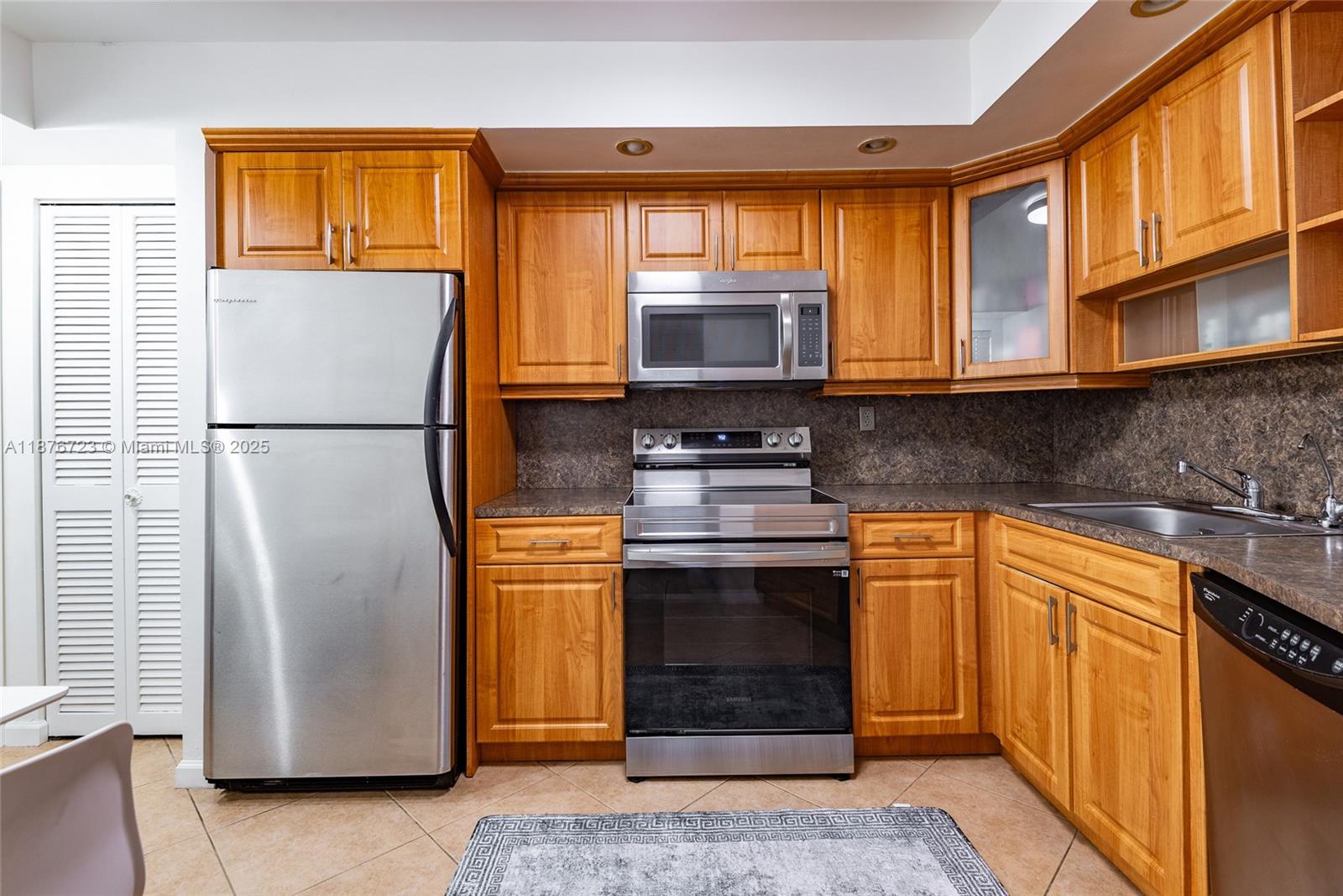 708-2 1 / 2 1036 sq. ft. $ 2025-09-11 0 Photo