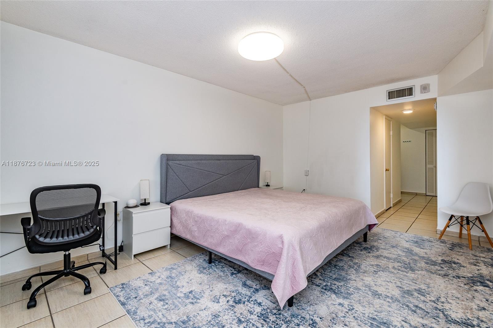 708-2 1 / 2 1036 sq. ft. $ 2025-09-11 0 Photo