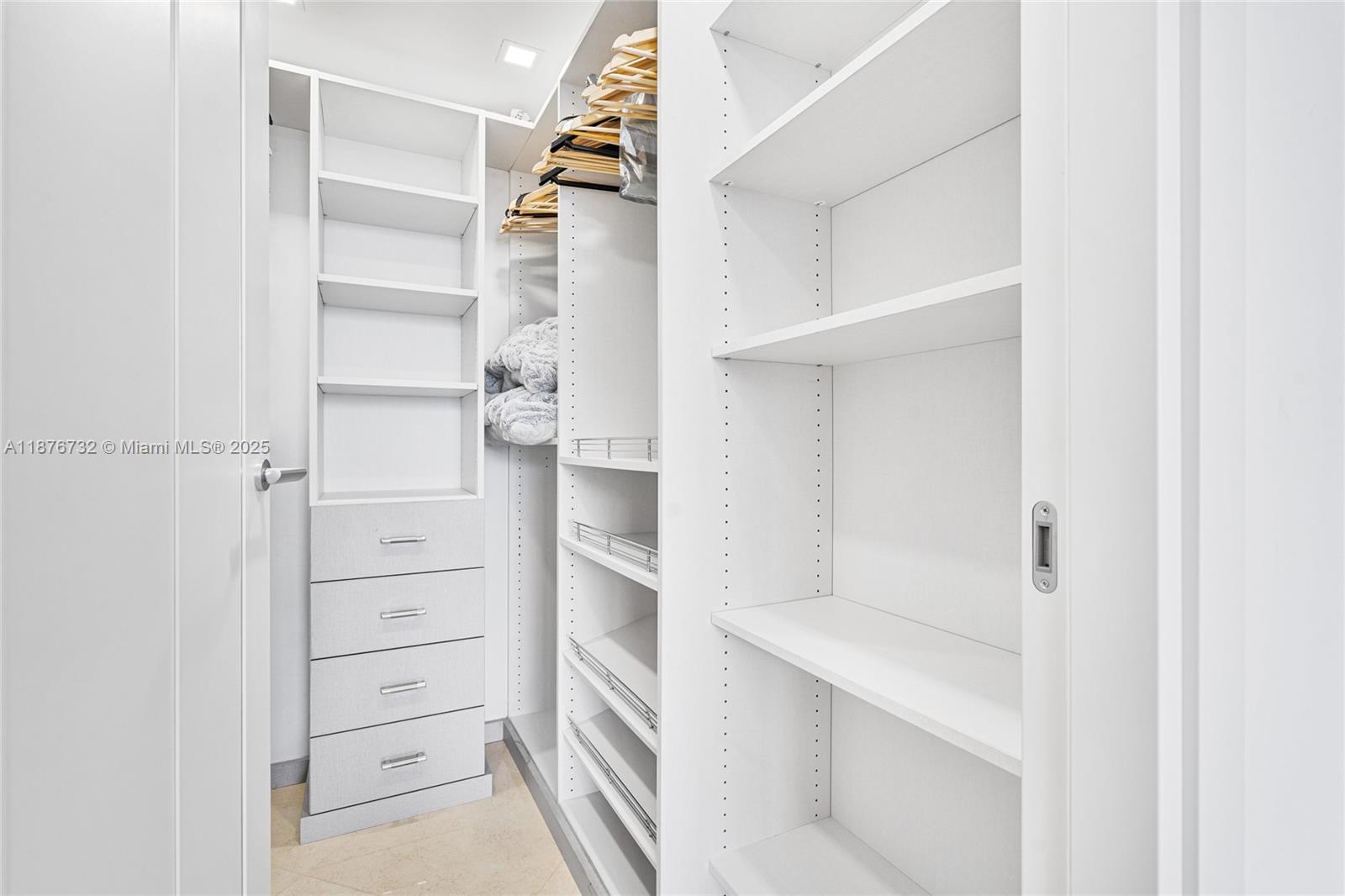 4304 3 / 3 1675 sq. ft. $ 2025-09-11 0 Photo