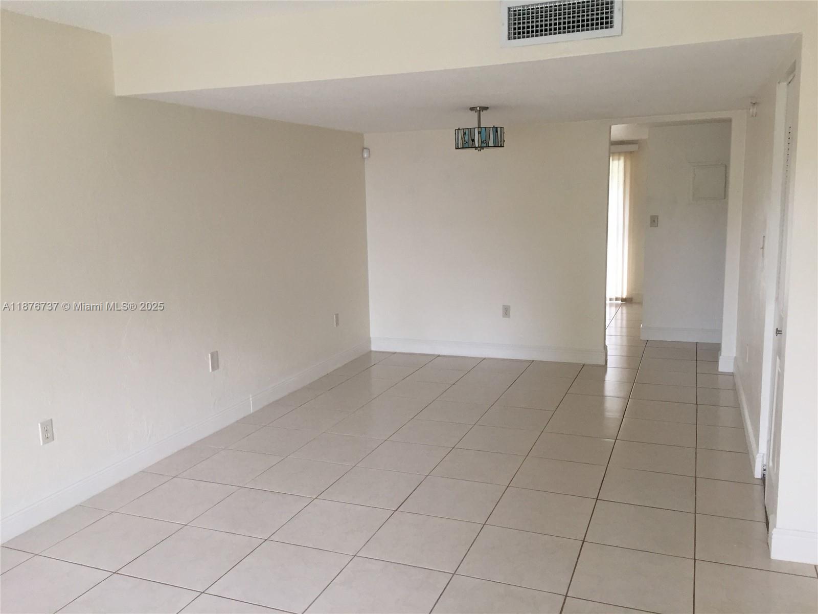 10808 2 / 2 1205 sq. ft. $ 2025-09-11 0 Photo