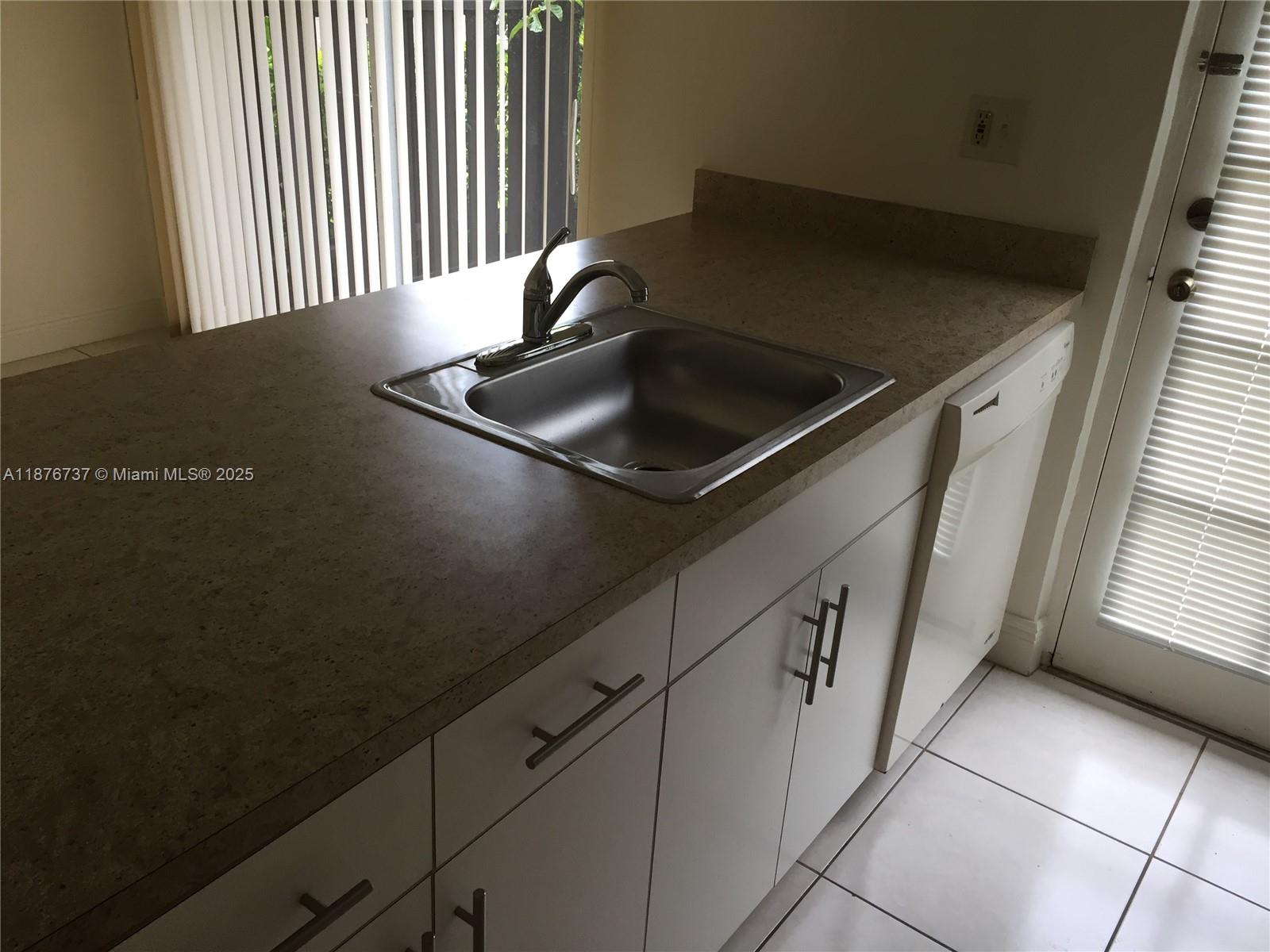 10808 2 / 2 1205 sq. ft. $ 2025-09-11 0 Photo